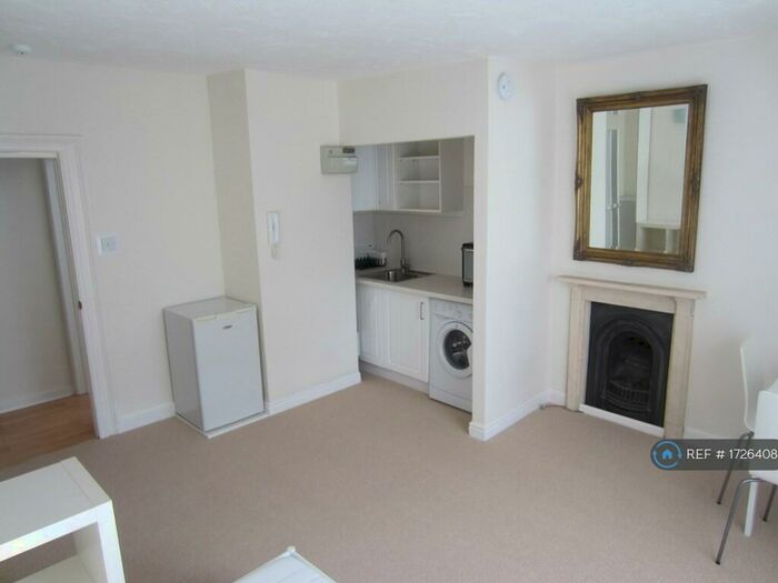 Studio To Rent In Wetherell Place, Bristol, BS8