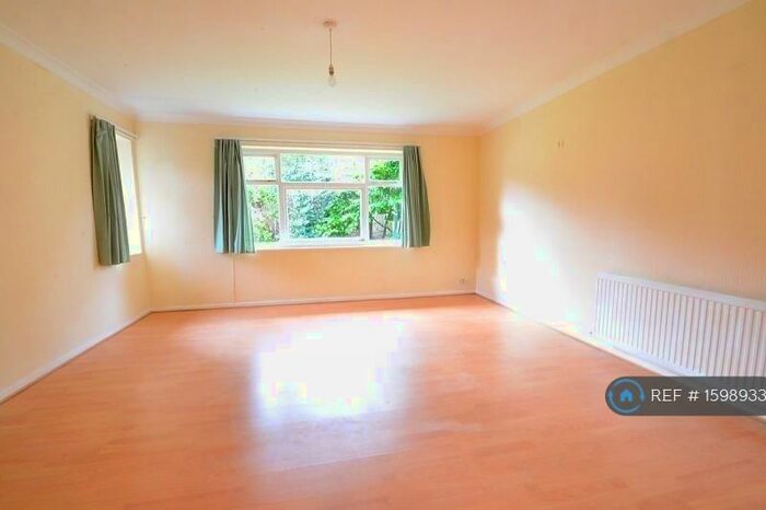 2 Bedroom Flat To Rent In Riverside Court, Manchester, M20