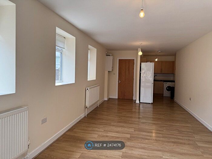 2 Bedroom Flat To Rent In Hackney Central, London, E8