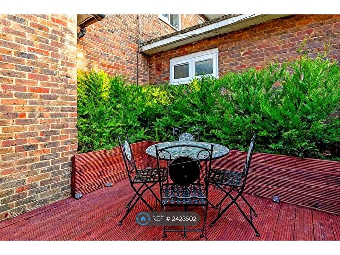 2 Bedroom End Of Terrace House To Rent In Ambergate Street, London, SE17