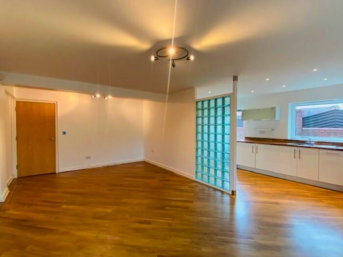 2 Bedroom Flat To Rent In Mere Green Road, Sutton Coldfield, B75