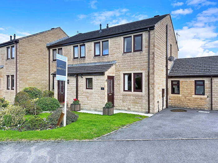 3 Bedroom Town House For Sale In Broadfield Way, Addingham, Ilkley, West Yorkshire, LS29