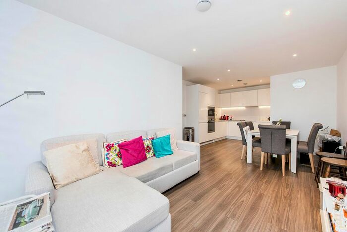 2 Bedroom Flat To Rent In Frazer Nash Close, Isleworth, TW7