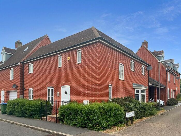 3 Bedroom Link Detached House To Rent In Wall Brown Way, Aylesbury, HP19