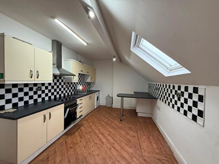 2 Bedroom Flat To Rent In Stratford Road, Sparkhill, Birmingham, B11