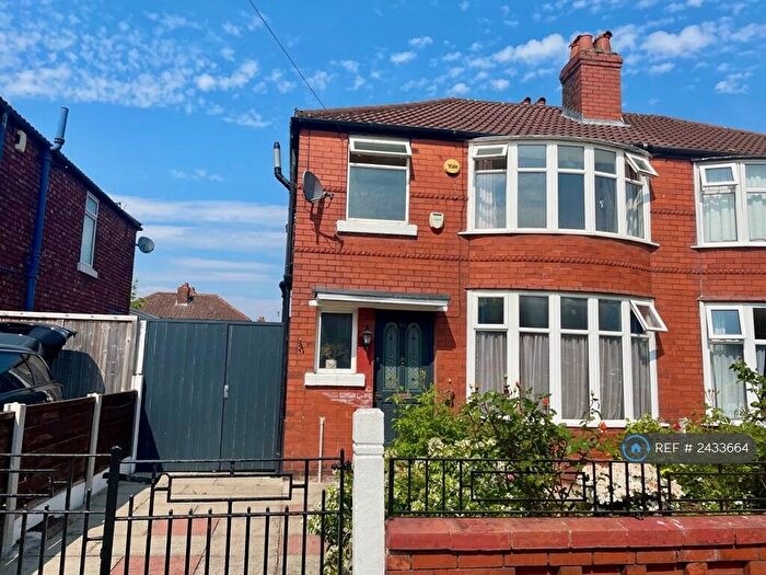 4 Bedroom Semi-Detached House To Rent In Brentbridge Road, Manchester, M14