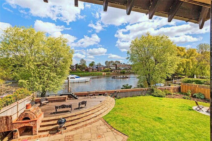 5 Bedroom Semi-Detached House To Rent In Ducks Walk, Twickenham, Middlesex, TW1