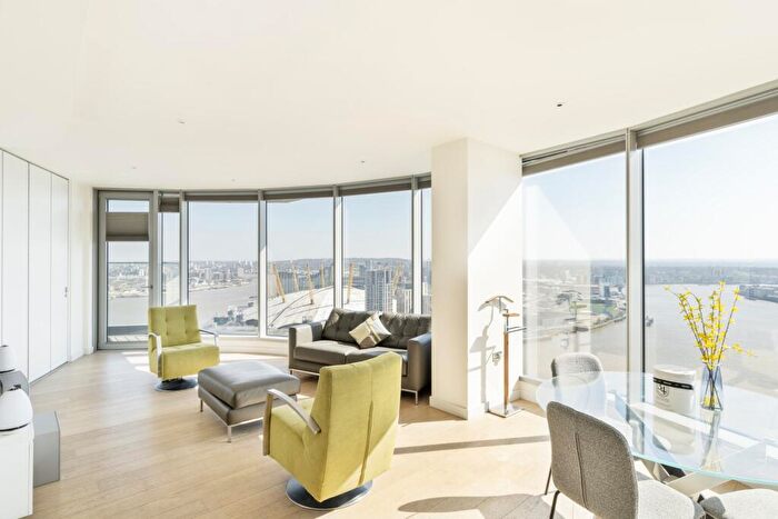 3 Bedroom Apartment For Sale In Charrington Tower, Biscayne Avenue, E14