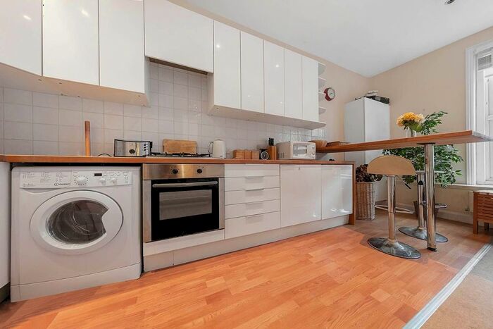 1 Bedroom Flat To Rent In Balham High Road, Balham, London, SW12