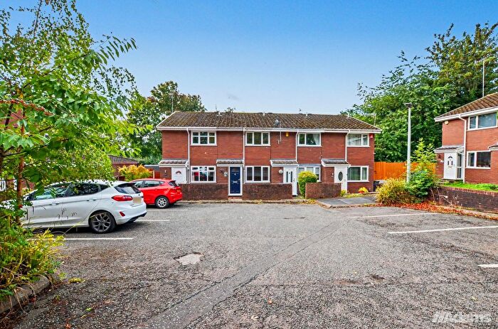 2 Bedroom Terraced House For Sale In Paddock Rise, Beechwood, WA7