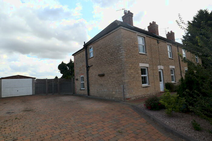4 Bedroom Semi-Detached House To Rent In Main Road, Potterhanworth, LN4