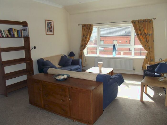 2 Bedroom Apartment To Rent In Beith Street, Partick, G11