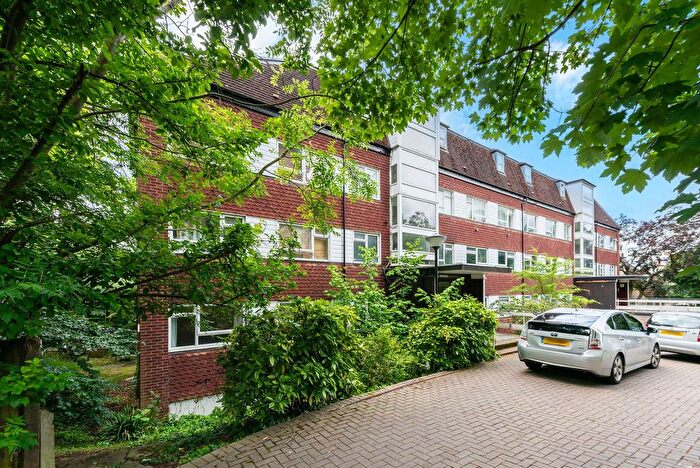 2 Bedroom Flat To Rent In Beckenham Lane, Bromley, BR2