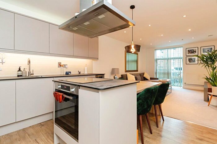 2 Bedroom Apartment For Sale In Bessemer Road, Welwyn Garden City, AL7