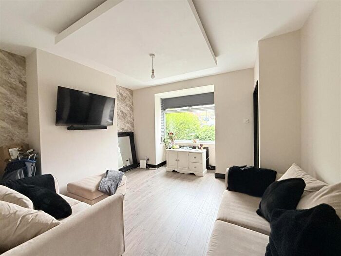 2 Bedroom Semi Detached House For Sale In West Avenue, Stalybridge, SK15