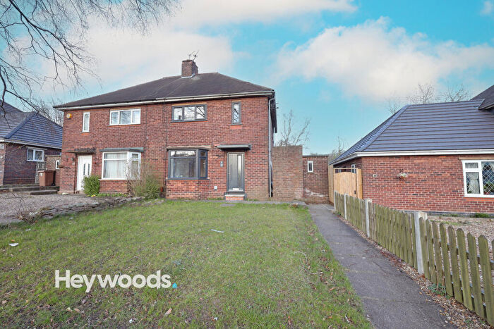 3 Bedroom Semi-Detached House To Rent In Hilton Road, Stoke-on-Trent, Staffordshire, ST4