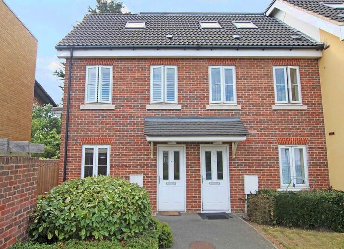 2 Bedroom Flat To Rent In Azure Place, Hounslow, TW3