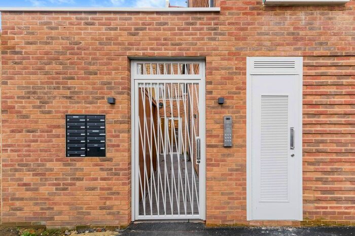 1 Bedroom Flat To Rent In High Street, Hornsey, London, N8