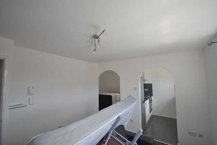 Studio To Rent In Express Drive, Ilford, IG3