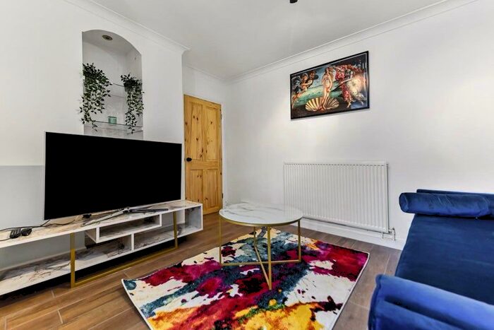 2 Bedroom Flat To Rent In Kelvin Road, London, N5