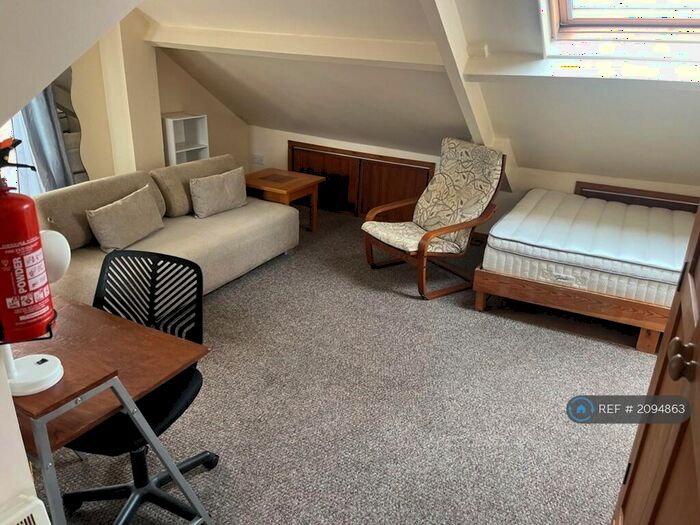 Studio To Rent In Gore Terrace, Swansea, SA1