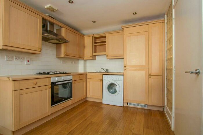 1 Bedroom Apartment For Sale In Gresham Close, Brentwood, CM14