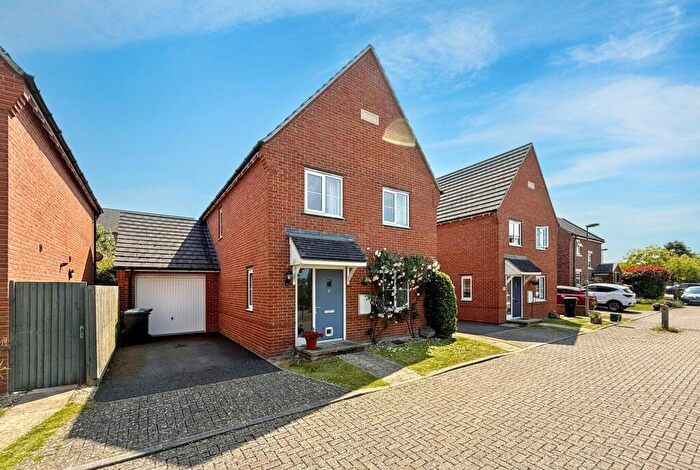 4 Bedroom Detached House For Sale In Dunnock End, Didcot, OX11