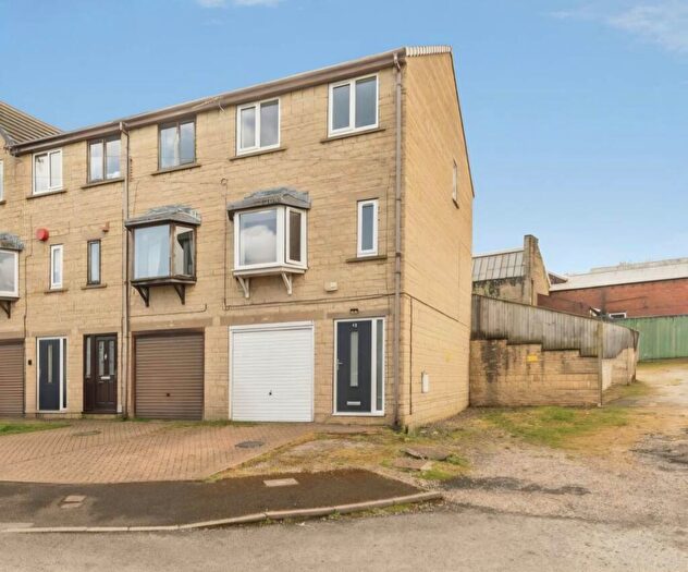 3 Bedroom Semi-Detached House To Rent In Stoney Cross Street, Taylor Hill, HD4