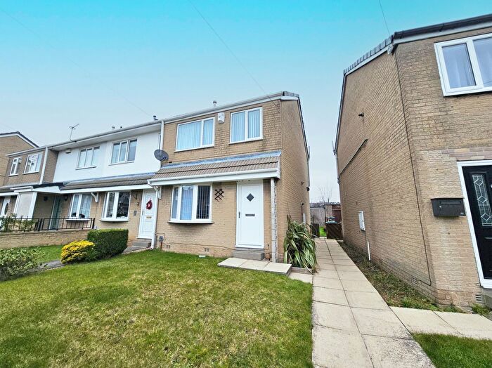3 Bedroom End Of Terrace House To Rent In Bankfield Avenue, Huddersfield, HD5