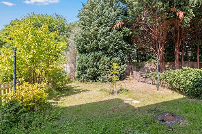 2 Bedroom Flat For Sale In The Green, Davidsons Mains Edinburgh, EH4