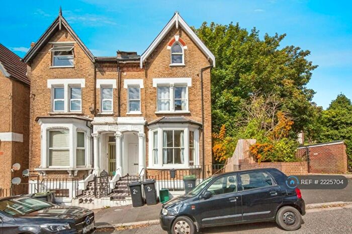 3 Bedroom Flat To Rent In Rockmount Road, Crystal Palace, SE19