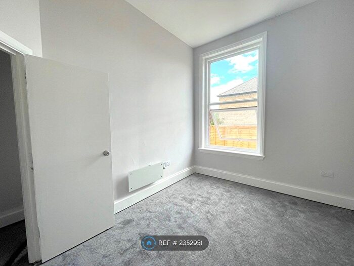 2 Bedroom Flat To Rent In Brownhill Road, London, SE6