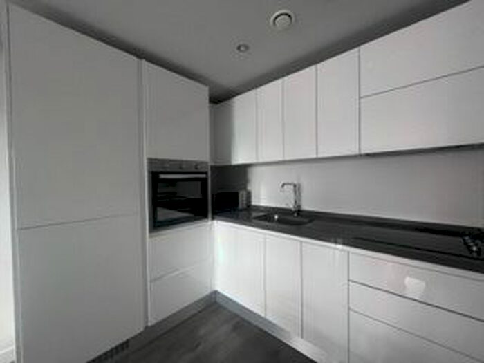 2 Bedroom Property To Rent In Grafton Street, L8