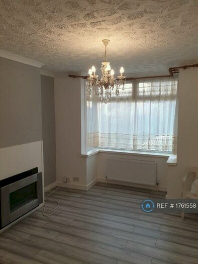 3 Bedroom Semi-Detached House To Rent In Lincoln Road, Erith, DA8