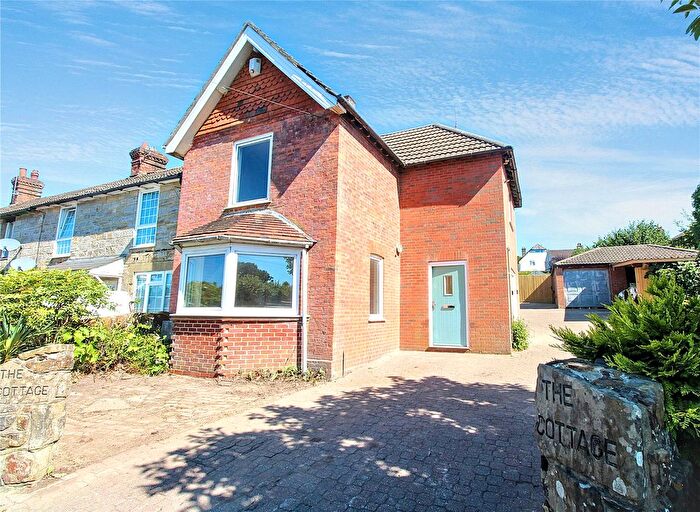 2 Bedroom Semi-Detached House To Rent In Hurtis Hill, Crowborough, East Sussex, TN6