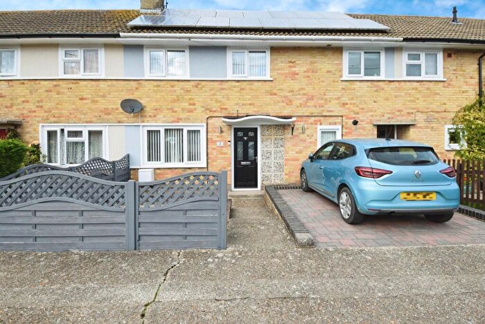 3 Bedroom Terraced House For Sale In Elizabeth Road, Durrington, SP4