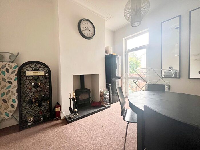 1 Bedroom Semi-Detached House To Rent In Queens Road, Beeston, NG9