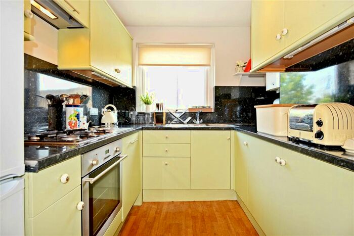 2 Bedroom Maisonette To Rent In Lordship Lane, East Dulwich, London, SE22