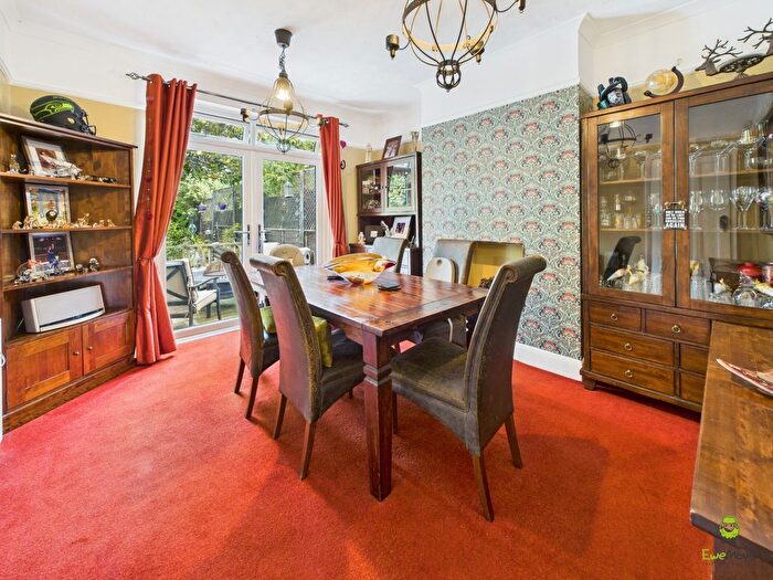 3 Bedroom Semi-detached House For Sale In Long Lane, Bexleyheath, Kent, DA7