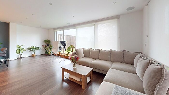 2 Bedroom Flat For Sale In Rossetti Apartments, Saffron Central Square, Croydon, CR0
