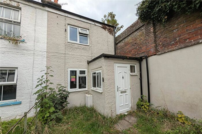 2 Bedroom End Of Terrace House For Sale In Fencott Place, Basingstoke, Hampshire, RG21