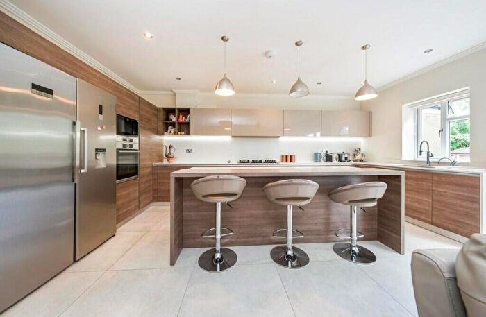 5 Bedroom Detached House To Rent In Potter Street, Northwood, HA6