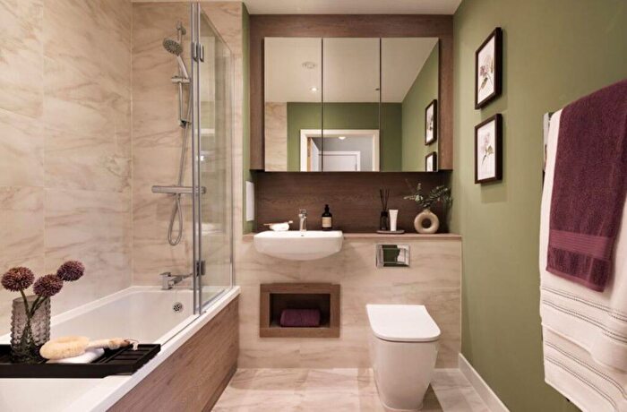 4 Bedroom House For Sale In Hendon Waterside, Hendon, NW9