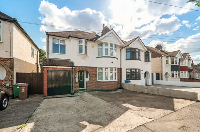 5 Bedroom Semi Detached House For Sale In Park Grove, Bexleyheath, Kent, DA7