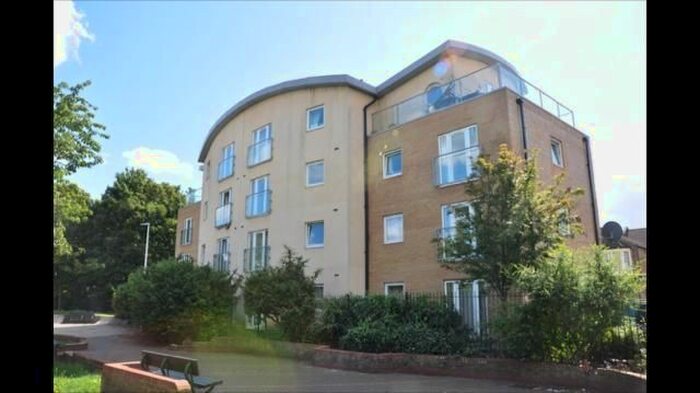 2 Bedroom Flat To Rent In Chamberlain Close, Ilford, IG1