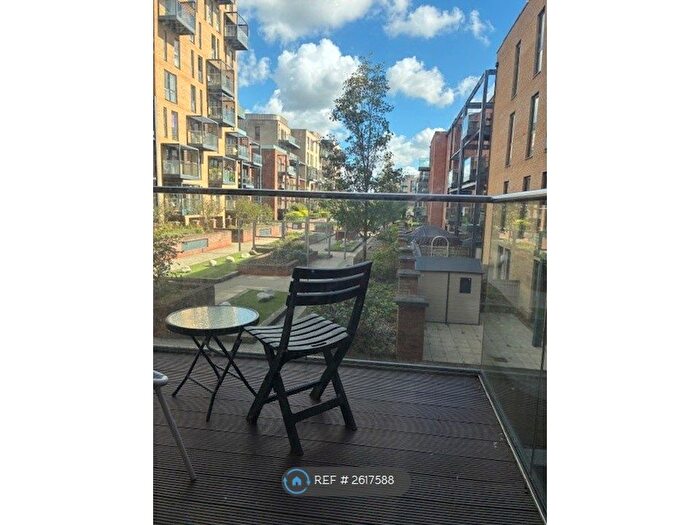 2 Bedroom Flat To Rent In Hallington Court, Edgware, HA8