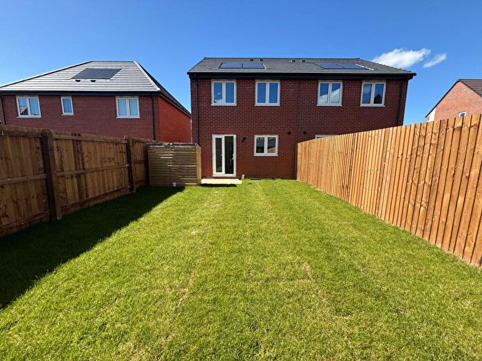 3 Bedroom Semi-Detached House To Rent In Foxclump Way, Prescot, L35