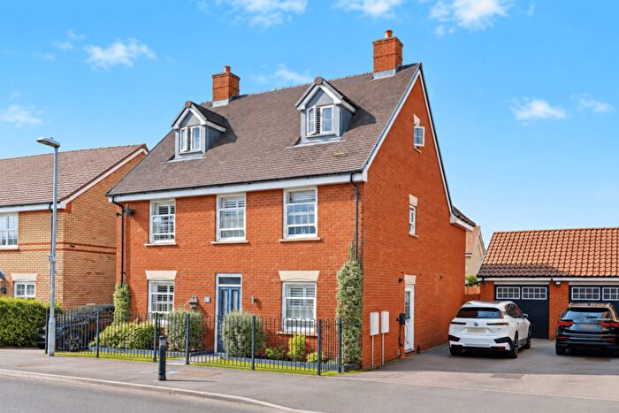 5 Bedroom Detached House For Sale In Grange Drive, Stotfold, Hitchin, SG5