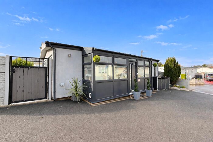 1 Bedroom Park Home For Sale In South Front, Halsnead Park, Prescot, L35