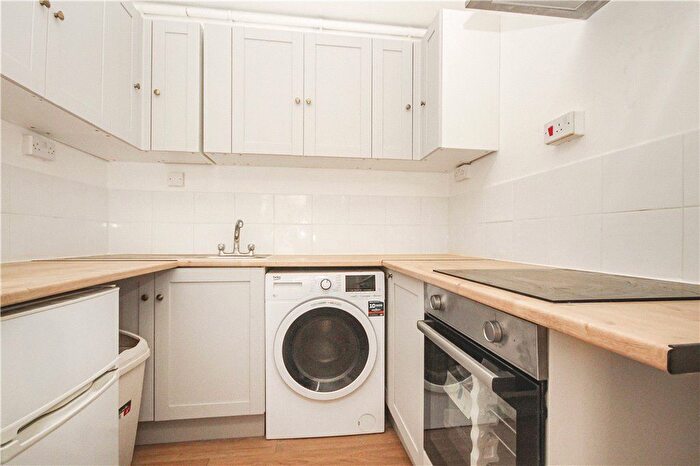 1 Bedroom Flat To Rent In Hopton Road, London, SW16
